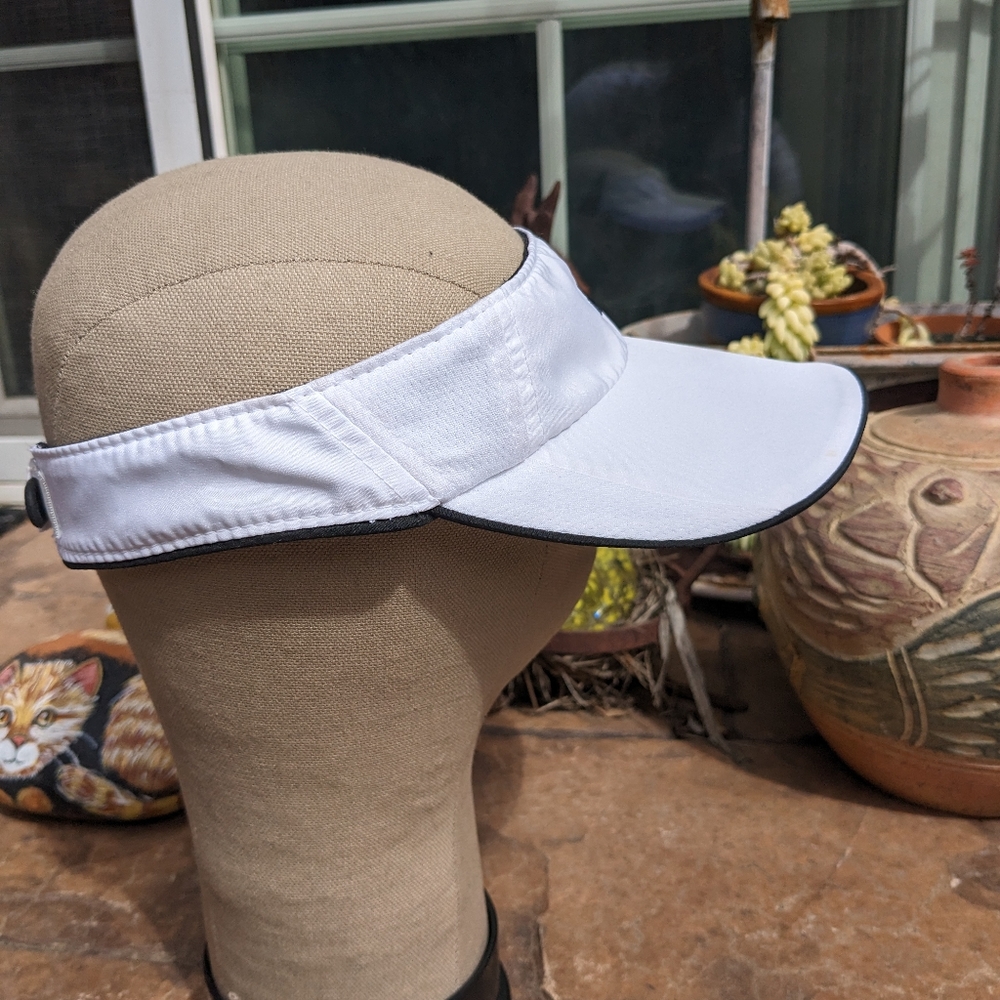 Nike visor - Picture 3 of 4